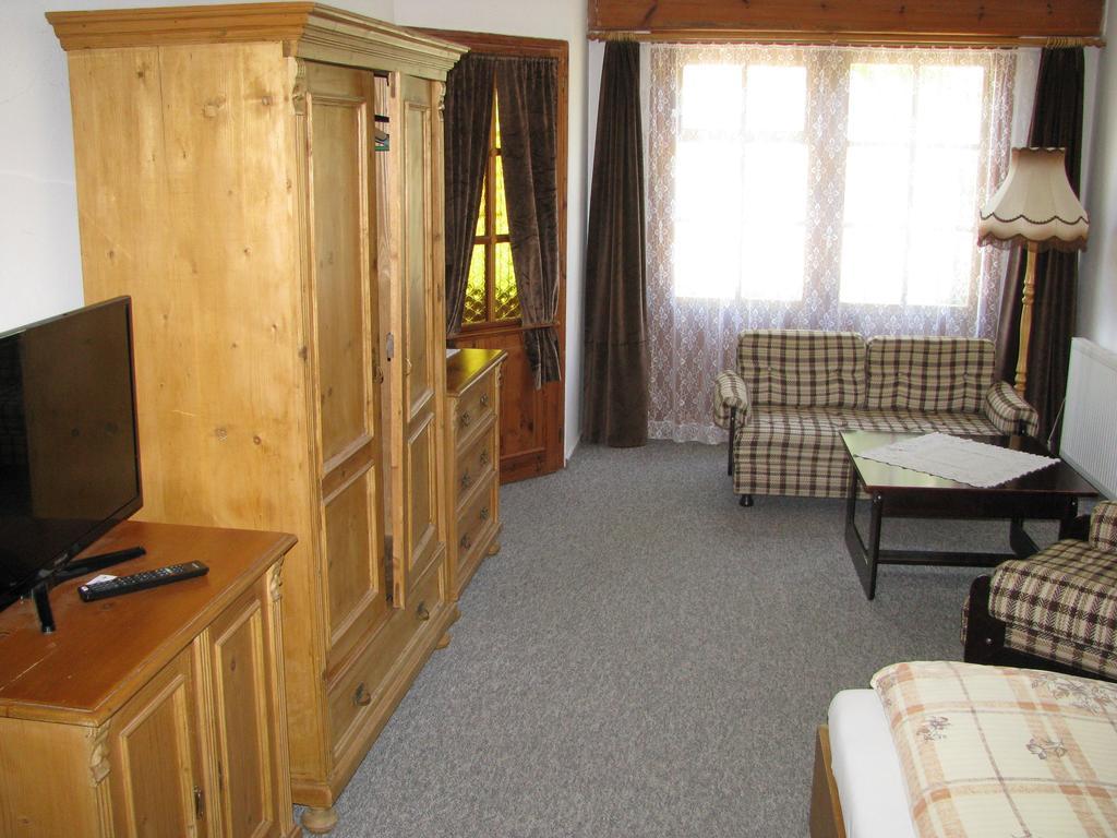 Penzion 102 Pardubice Exterior foto