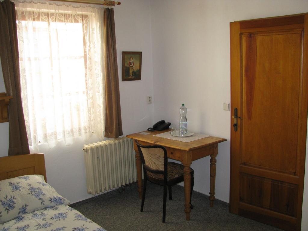 Penzion 102 Pardubice Exterior foto
