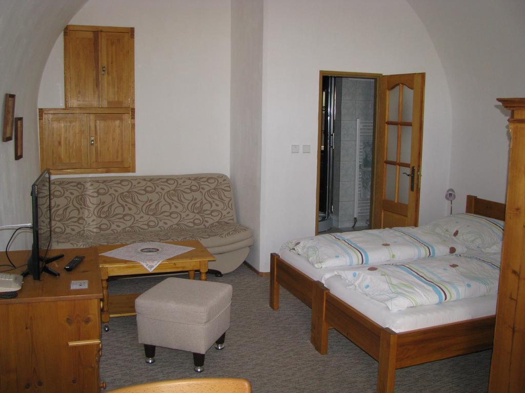 Penzion 102 Pardubice Exterior foto