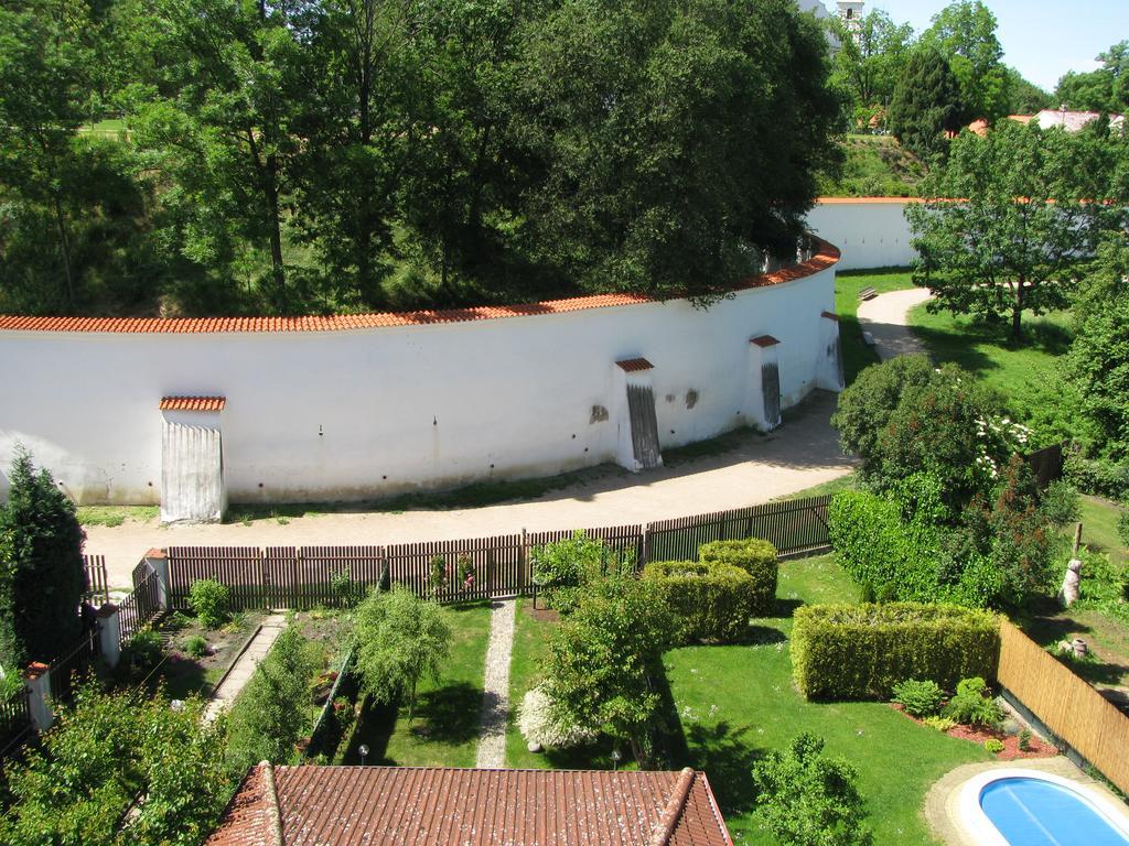 Penzion 102 Pardubice Exterior foto
